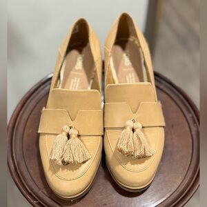 TOMS Estel Tassel leather loafer 6 honey tan neutral modern chic casual designer